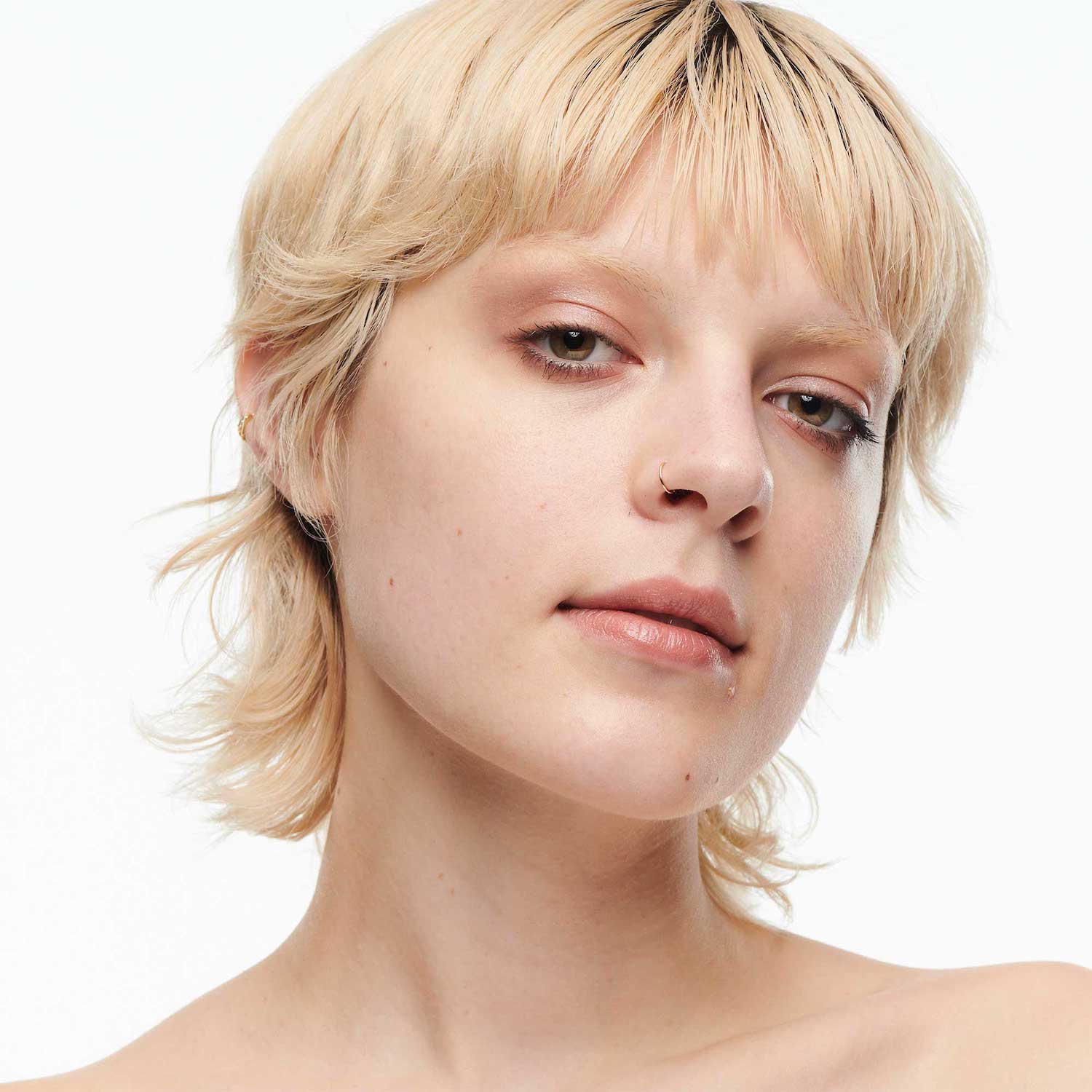 STUDIO RADIANCE SERUM-POWERED (BASE DE MAQUILLAJE PARA ROSTRO)